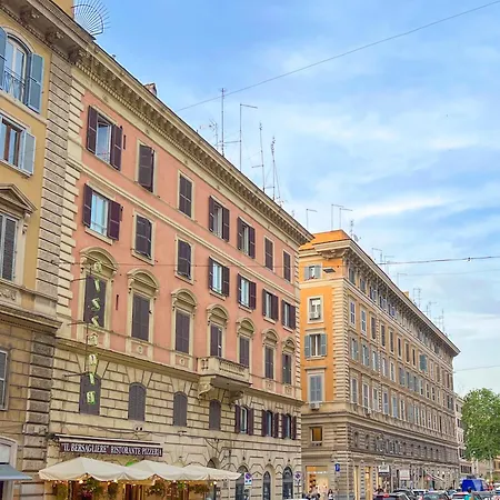 Maison Candia Luxury House 3* Rome